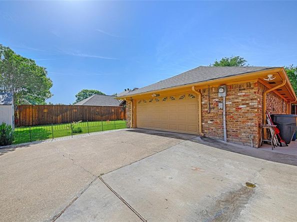 9727  Amberley Drive , Dallas Texas 75243