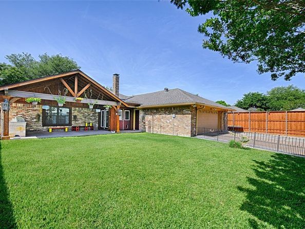 9727  Amberley Drive , Dallas Texas 75243