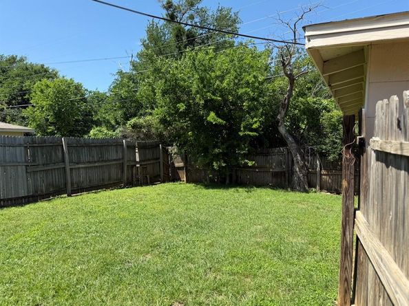 2506  Normont Circle , Fort Worth Texas 76103
