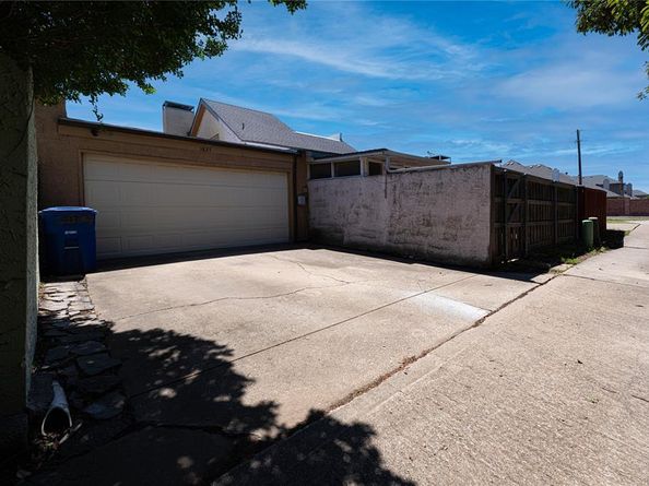 1837  Amber Lane , Carrollton Texas 75007