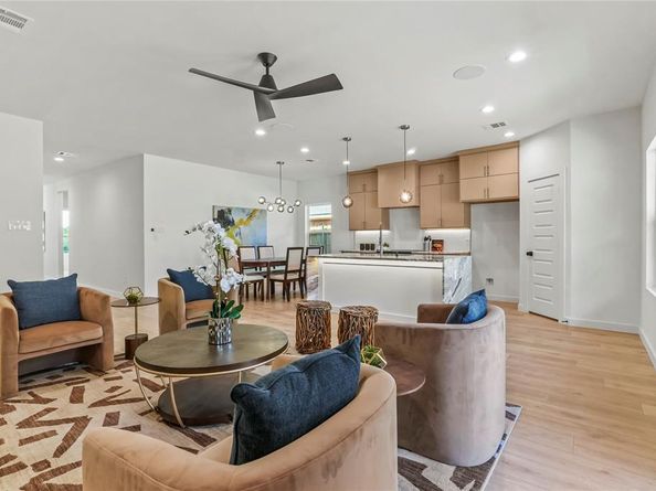 2512  Kool Avenue , Dallas Texas 75241