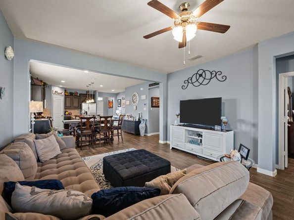 419  Regatta Lane , Azle Texas 76020