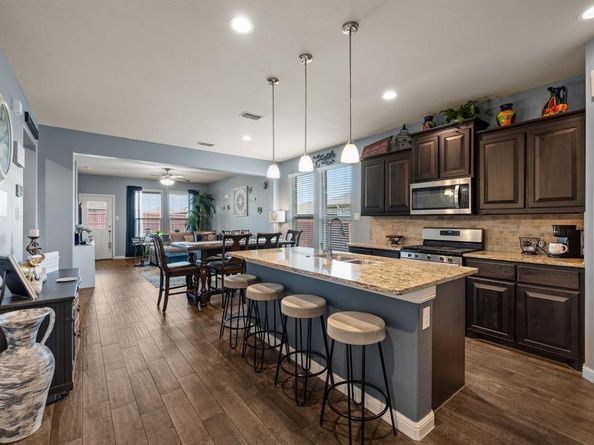 419  Regatta Lane , Azle Texas 76020