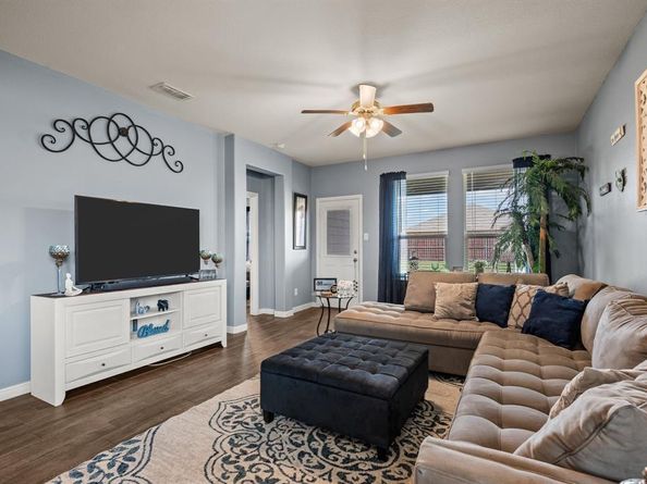 419  Regatta Lane , Azle Texas 76020