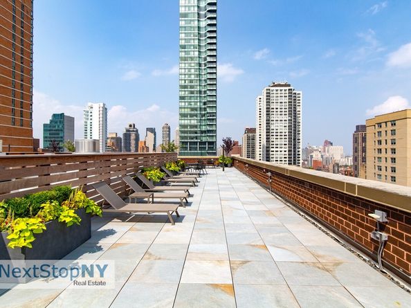 245 East 54th Street 17G, New York NY 10022