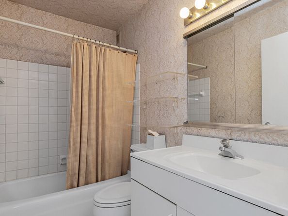 245 East 54th Street 17G, New York NY 10022