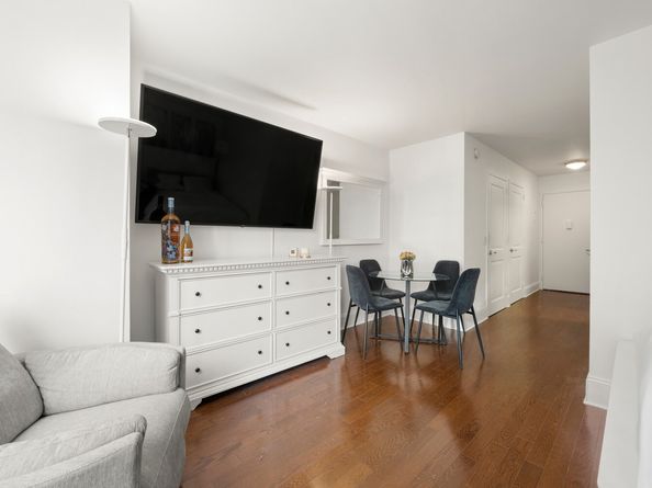 300 East 64th Street 5F, New York NY 10021