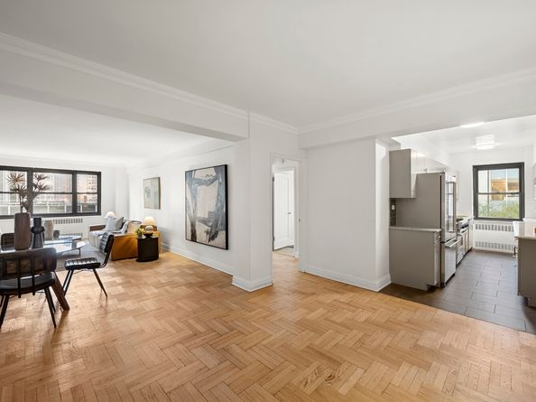 135 East 54th Street 14B, New York NY 10022