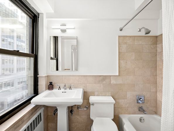 135 East 54th Street 14B, New York NY 10022