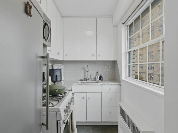 142 East 16th Street 8C, New York NY 10003