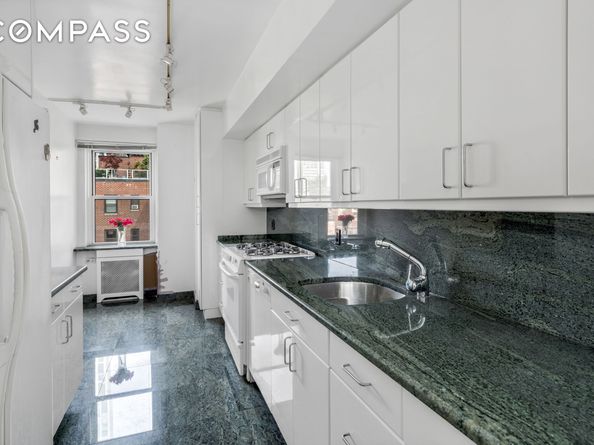 50 Sutton Place S 21L, New York NY 10022