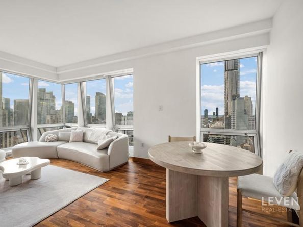 400 5th Avenue 34H, New York NY 10018