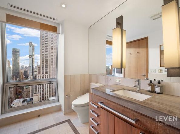 400 5th Avenue 34H, New York NY 10018