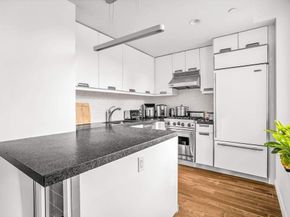 261 West 28th Street 9C, New York NY 10001