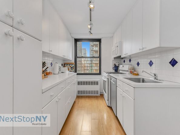 305 East 40th Street 18J, New York NY 10016