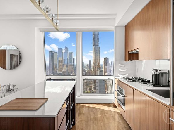 400 5th Avenue 45G, New York NY 10018