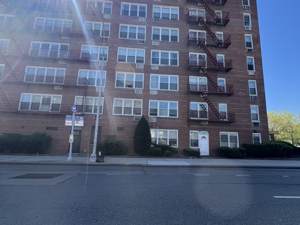 207 Ocean Parkway 1J, Brooklyn NY 11218