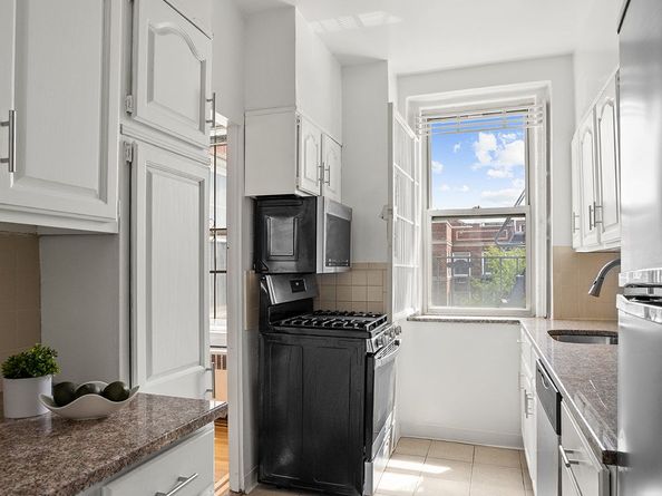 35-55 76th Street 52, Queens NY 11372