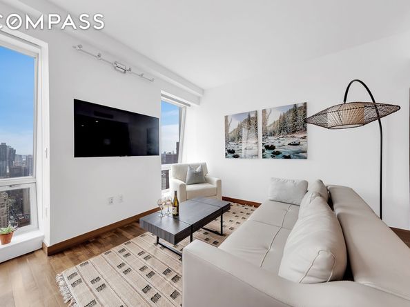 400 5th Avenue 33B, New York NY 10018