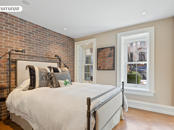 169 East 71st Street, New York NY 10021