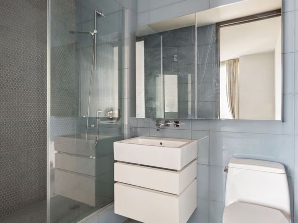 247 West 46th Street 3103, New York NY 10036
