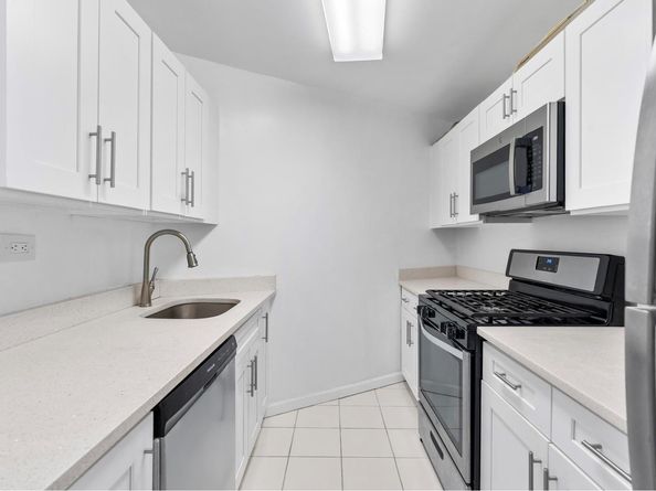 2 Bay Club Drive 20Z4, Queens NY 11360