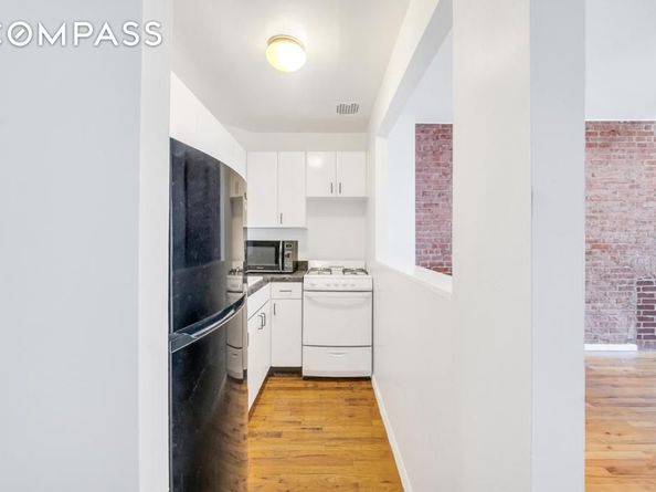 344 West 49th Street 4B, New York NY 10019