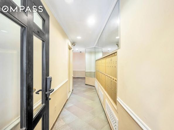 344 West 49th Street 4B, New York NY 10019