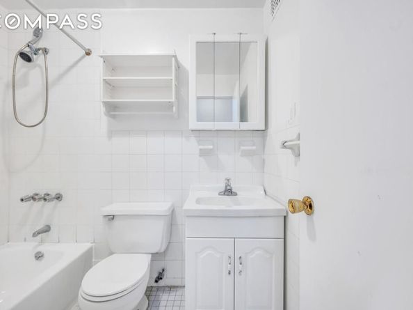 344 West 49th Street 4B, New York NY 10019