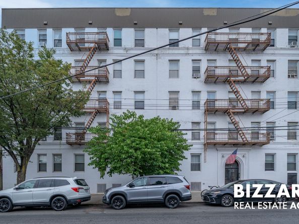 37-75 64th Street 31, Queens NY 11377