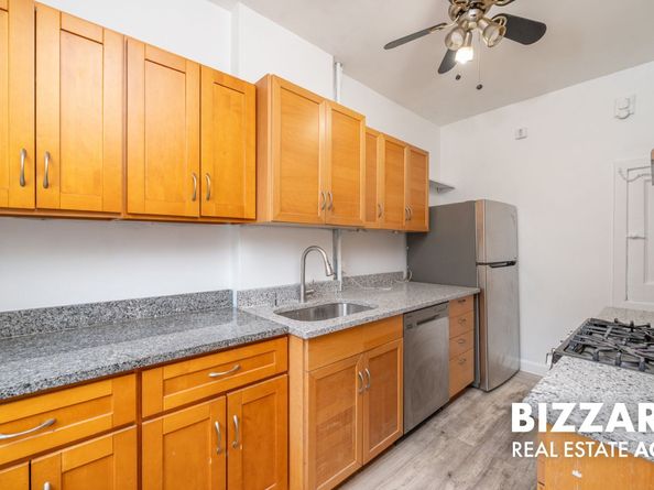 37-75 64th Street 31, Queens NY 11377