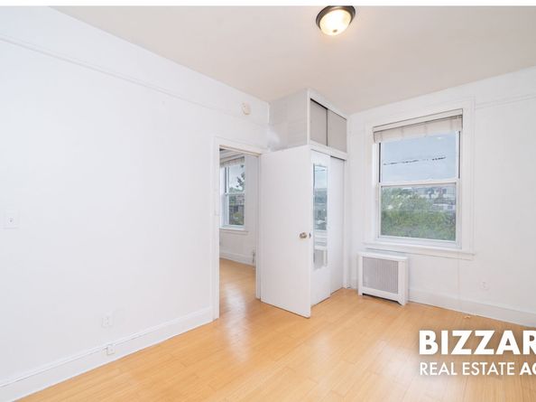37-75 64th Street 31, Queens NY 11377