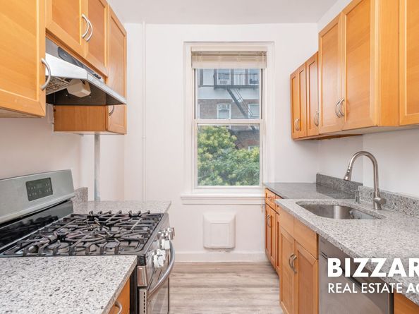 37-75 64th Street 31, Queens NY 11377