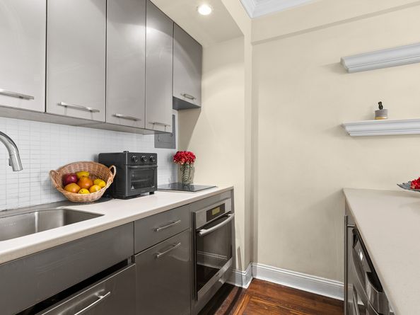 320 East 42nd Street 408, New York NY 10017
