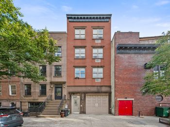 130 De Graw Street