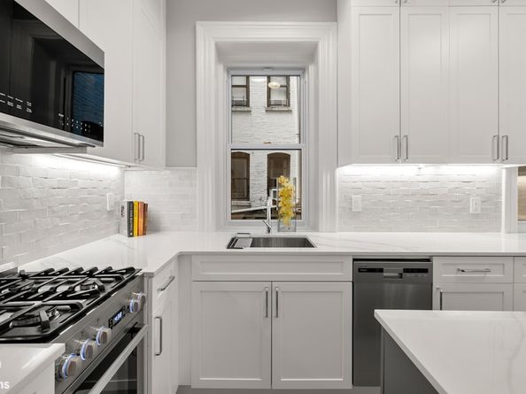 102 West 75th Street 24, New York NY 10023