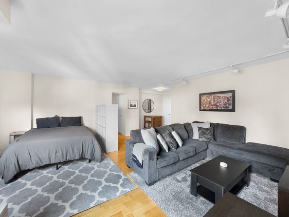 101 West 12th Street 9Z, New York NY 10011