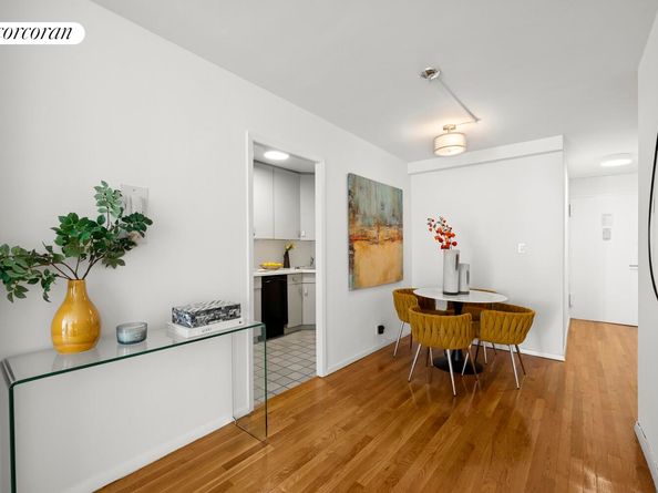 130 East 18th Street 8N, New York NY 10003