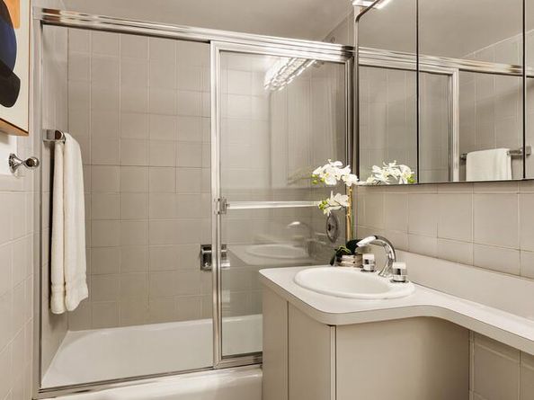 130 East 18th Street 8N, New York NY 10003