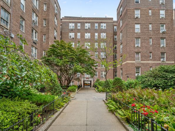 48-19 43rd Street 4D, Queens NY 11377