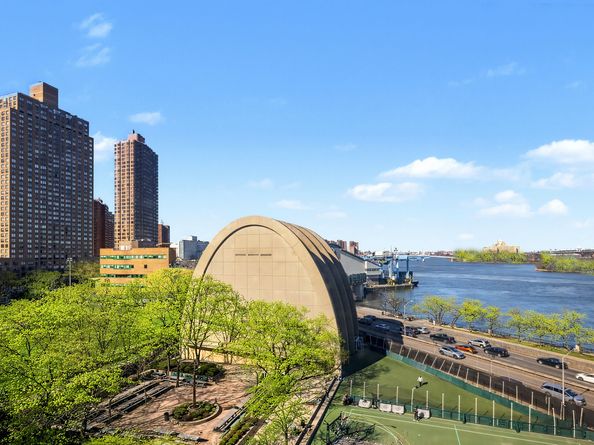 200 East End Avenue 7B, New York NY 10128