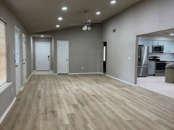 1923 Delphi Lane, Houston TX 77067