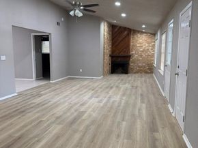 1923 Delphi Lane, Houston TX 77067