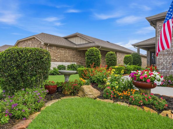 410 Thistle Thorn Drive, The Woodlands TX 77382