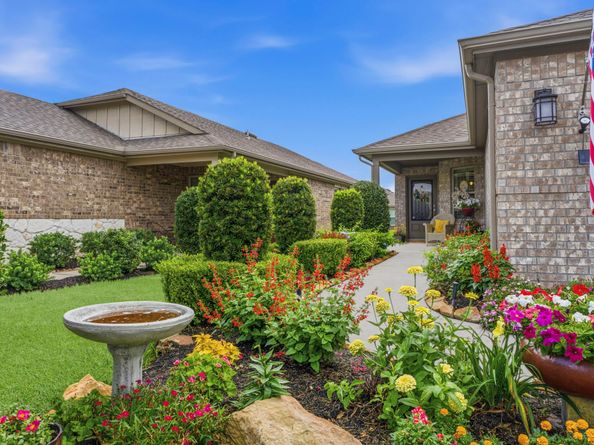 410 Thistle Thorn Drive, The Woodlands TX 77382