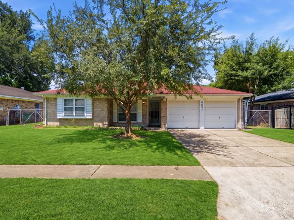 8931 Bunny Run Drive, Houston TX 77088