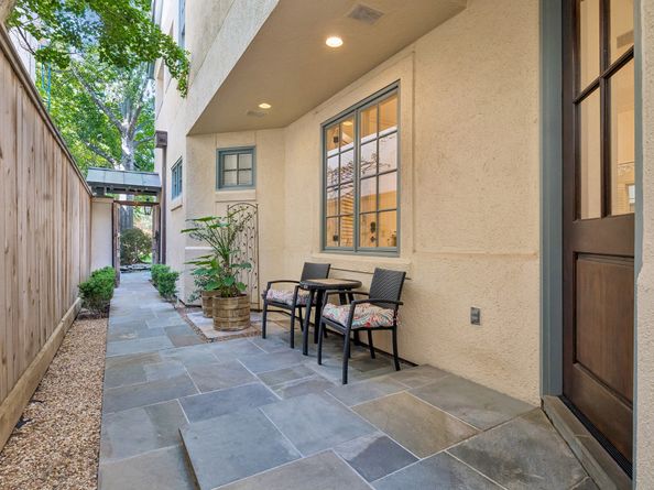 2207 Dunraven Lane, Houston TX 77019