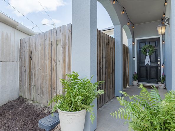 930 McKinney Park Lane, Houston TX 77003