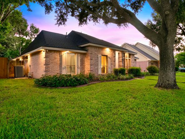 911 Sugardale Court, Sugar Land TX 77498