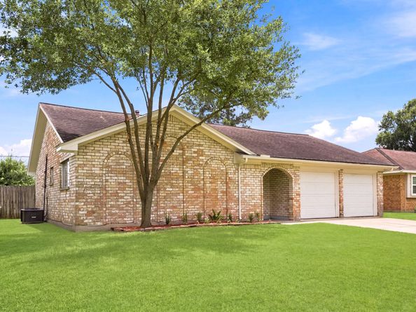 659 Grand Oaks Drive, Houston TX 77015